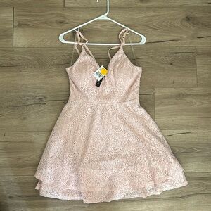 Beautiful pale pink lace dress 🌸